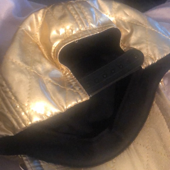 💋Cool Nicki Minaj gold hat with gold chain ! - Picture 4 of 5